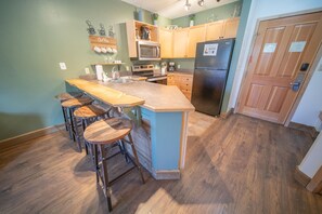 Bright, beautiful kitchen