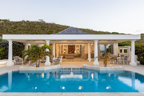 Villa View from Beach Site / La Perla Classic