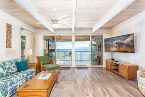Come in relax, enjoy yourself, treat yourself to this wonderful condo.