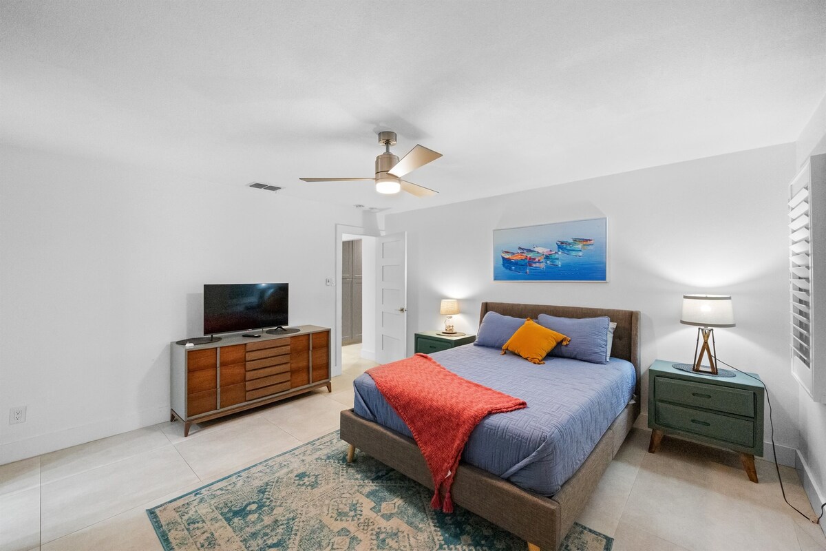 Lovely 4/2 Palm Harbor Home Sleeps 8!, close to Clearwater Beach!