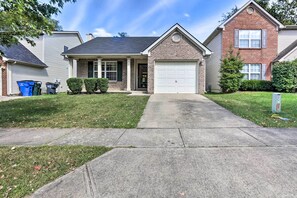 Home Exterior | Keyless Entry | < 5 Mi to University of Kentucky