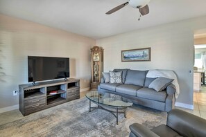 Living Room | Smart TV | Ceiling Fans | Central Air Conditioning