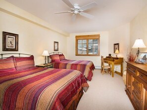Bedding configurations may vary per unit.