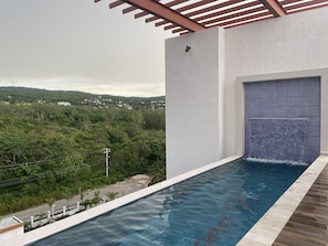 Infinity pool with reservoir.