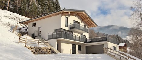 Außenseite Ferienhaus [Winter]