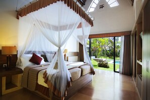Royal Villa - Htwin Bedroom 1