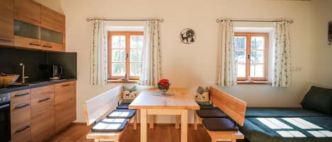 Ferienwohnung Froschkönig EG mit Terrasse und 2 Schlafzimmer-Wohnküche