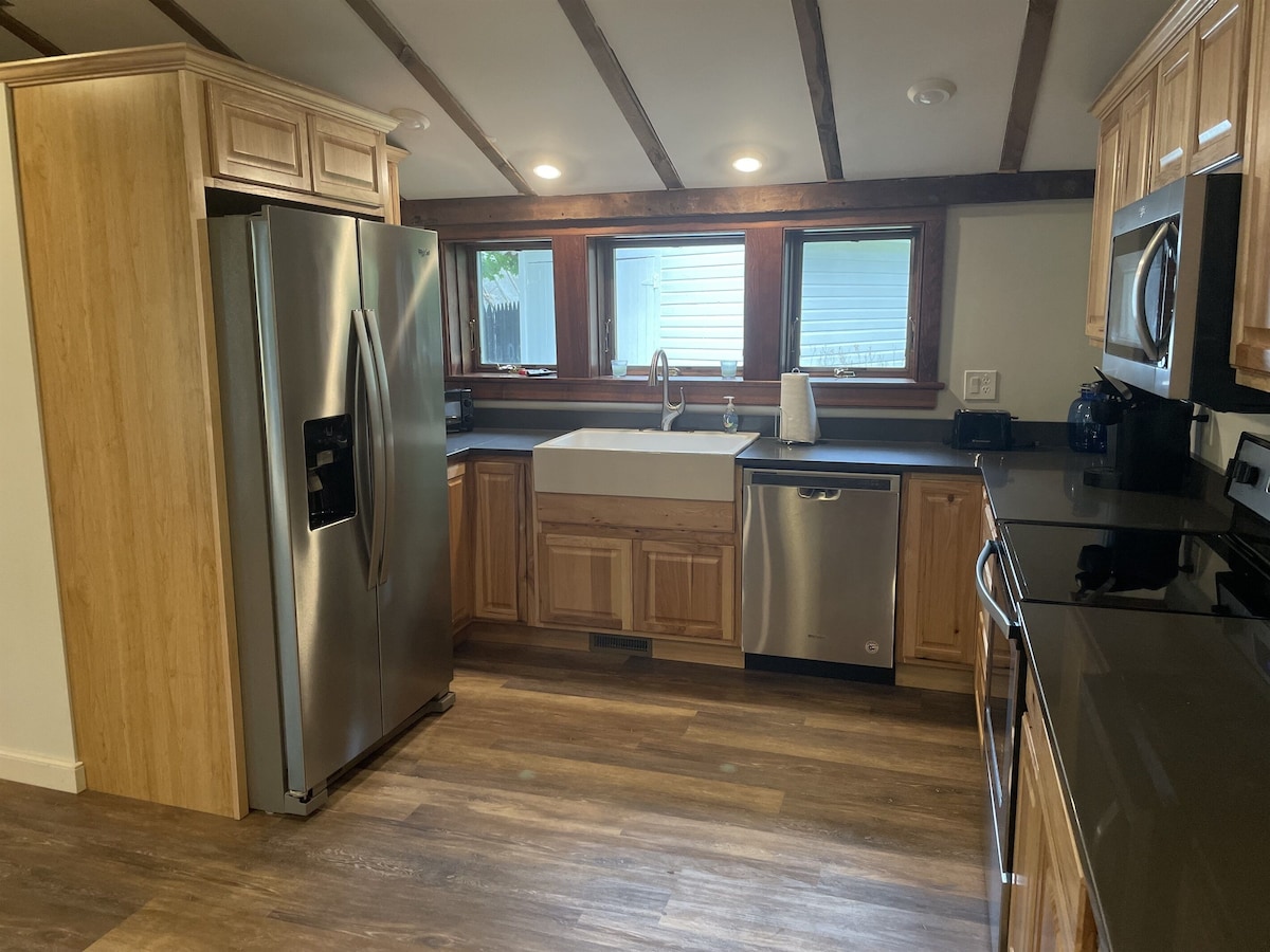 1825 Cottage – One of Three rentals in Fly Creek 5 minutes to Cooperstown