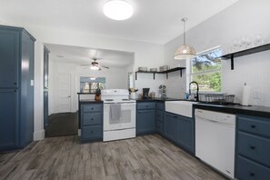 Full size kitchen with modern finishes