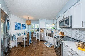 12-web-or-mls-Kitchen 1