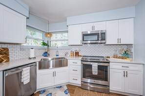 13-web-or-mls-Kitchen 2