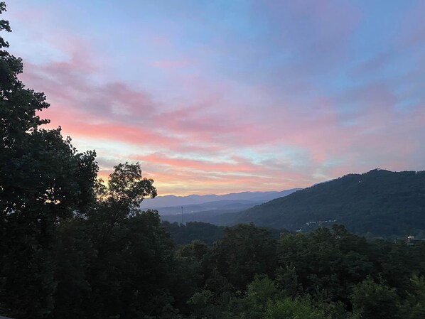 SUMMER SUNRISE VIEW