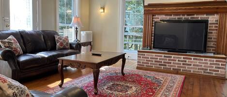 1860 Spencer House - Living room w/large smart TV. Floor to ceilings windows let the outside in!