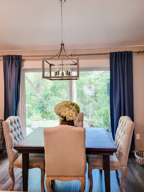 Breakfast area overlooking backyard