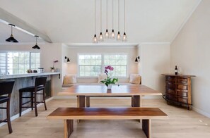 Dining for 6 on a beautiful table