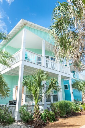 You Have Arrived - Welcome to your own personal paradise and enjoy a vacation fit for royalty!