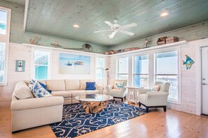 Great Space - The living room furnishings are comfortable, the view is spectacular, and the best of Port Aransas is just around the corner.