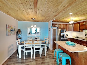 Kitchen & Dining Area