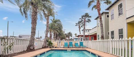 Everyone knows that a vacation isn't complete without a private pool! Come on in, the water is amazing!