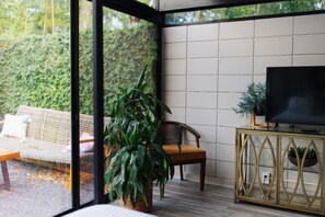 Your guest's morning view of the front courtyard.
