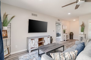 65" Smart TV 4K HDTV