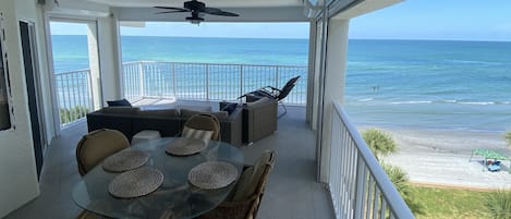 Huge private balcony with 180 degrees of beachfront views !!!