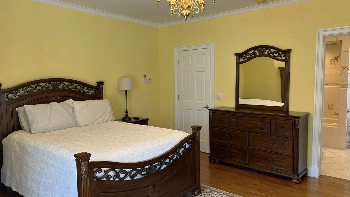 Private Bedroom #4 and Bath 26 Min to NYC!