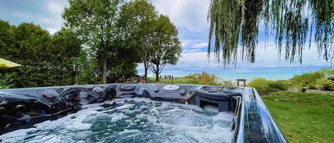 Love a good soak and the lake views will certainly wash all your cares away!
