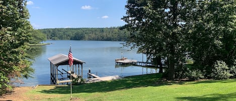 Beautiful view of Lake Sinclair and the two docks from the porch!