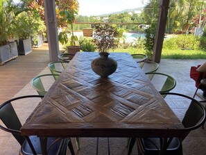 Table à manger de la Varangue Villa 