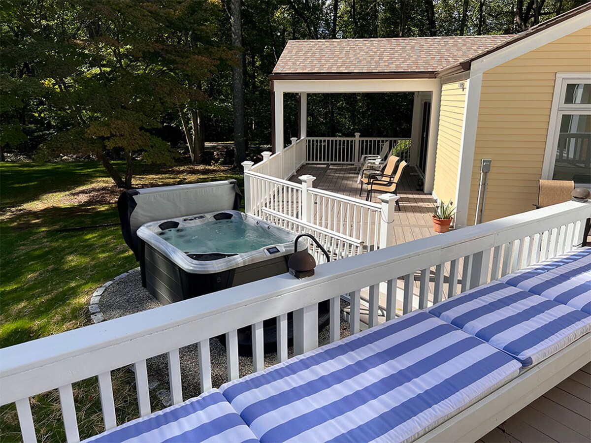 Gorgeous Weston Retreat with Tennis & Hot Tub