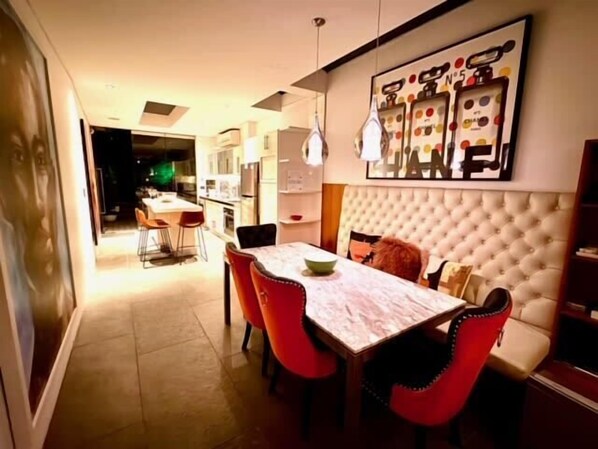 Dining table and seating comfortably for six people