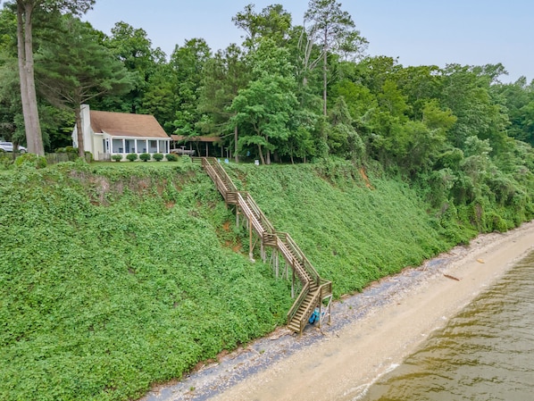 Located high atop the banks of the James River, Bay View Place is a quite oasis!