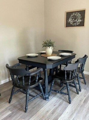 Eat in Kitchen 