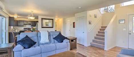 Poulsbo Vacation Rental | 3BR | 2.5BA | Stairs Required | 1,381 Sq Ft