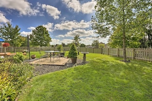 Spacious Backyard | Outdoor Dining Area | Smoker