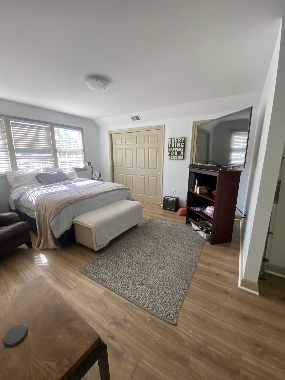 Location Location, spacious 5Br 4 bath house in oldtown w/hot tub & firepit.