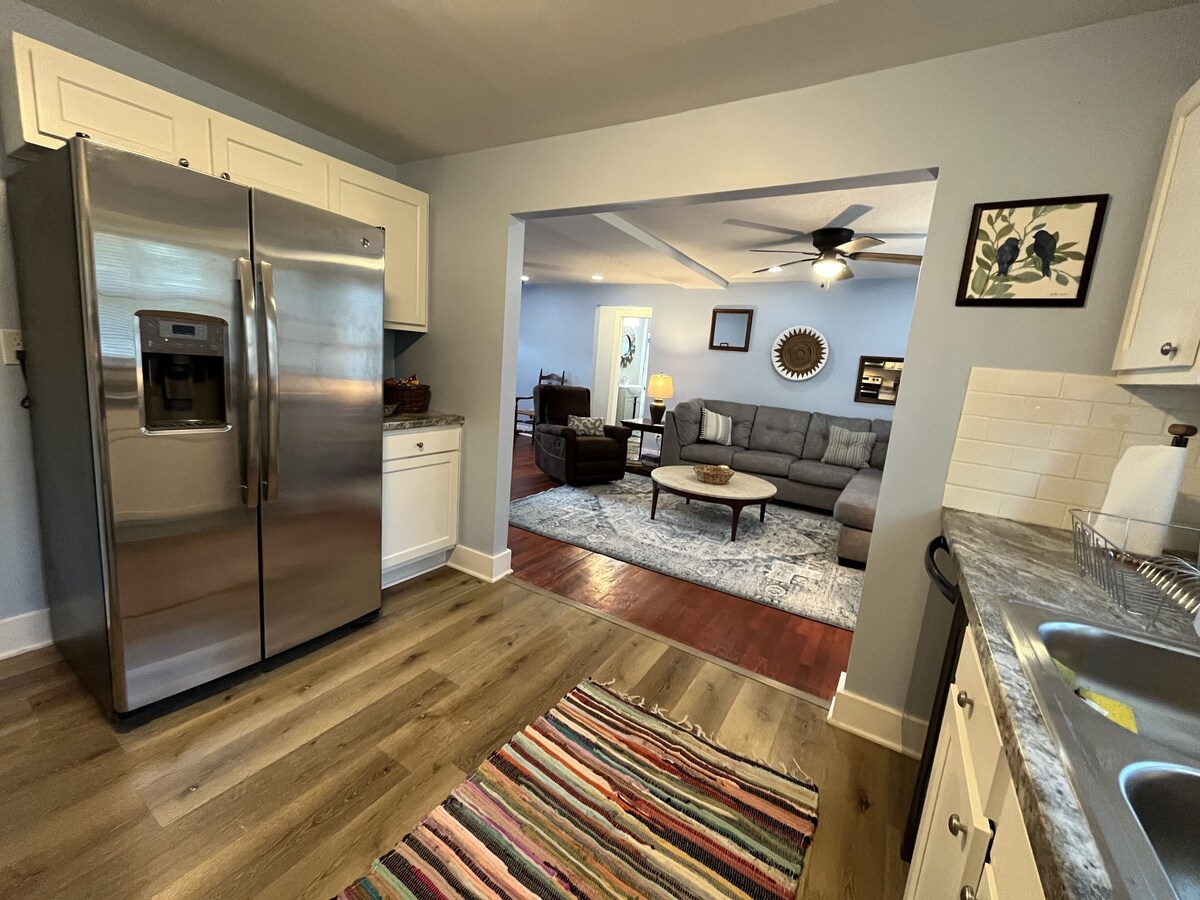 Close to VT/Radford! Perfect spot for game weekends!