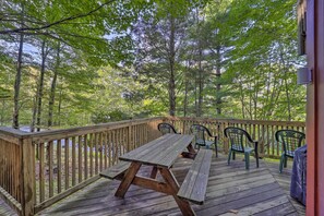 Deck | Dining Area | Charcoal Grill (Charcoal Not Provided) | Forest View