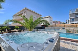 Bain à remous extérieur