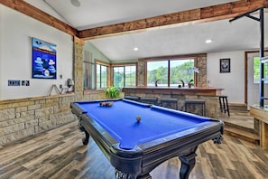 Game Room | 75" Smart TV | Free WiFi