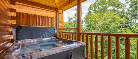 Relax in Hottub with Views - Premium Lot Views