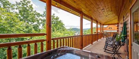 Lengthy Porch - Rocking chairs or Hottub {with city and mountain views} 