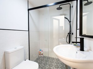 Armatur, Zapfhahn, Eigentum, Badewanne, Sinken, Spiegel, Badezimmer, Produkt, Interior Design