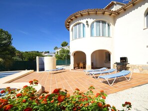Ciel, Plante, Fleur, Propriété, Fenêtre, Bâtiment, Design Intérieur, Arbre, Ombre, Loisir