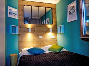 Eigentum, Möbel, Bilderrahmen, Blau, Gebäude, Komfort, Azurblau, Holz, Textil, Interior Design