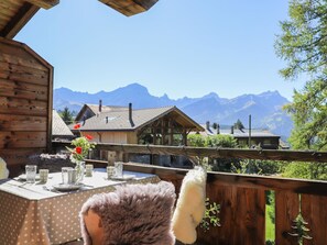 Ciel, Bâtiment, Propriété, Montagne, Plante, Table, Pot De Fleur, Fenêtre, Chaise, Bois