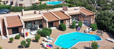 Plante, Bâtiment, Propriété, Fenêtre, Piscine, Bleu Azur, Arbre, L'Eau, Maison, Ciel