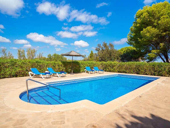 Water, Cloud, Sky, Plant, Property, Swimming Pool, Blue, Azure, Tree, Outdoor Furniture