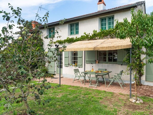 Plante, Bâtiment, Ciel, Propriété, Fenêtre, Nuage, Table, Maison, Porte, Lot Terre